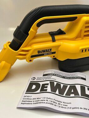 DCV517 DEWALT Vacuum 1/2 Gallon Wet/Dry Portable Battery 20v MAX **NEW**